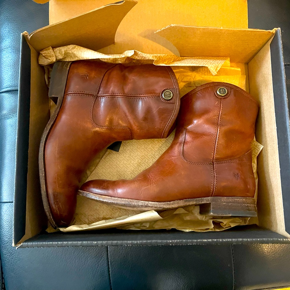 FRYE Melissa Button 2 brown/cognac size 8.5